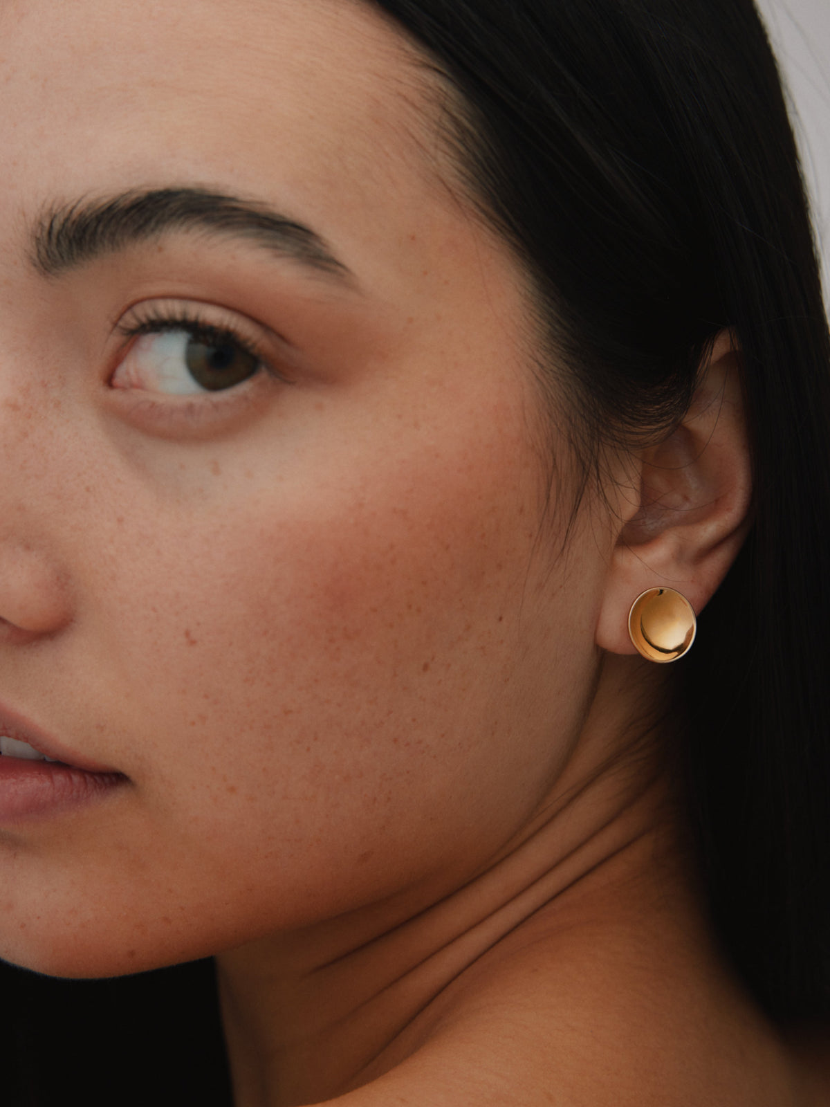 Consero Incurve Stud Earring. Small. Gold Vermeil