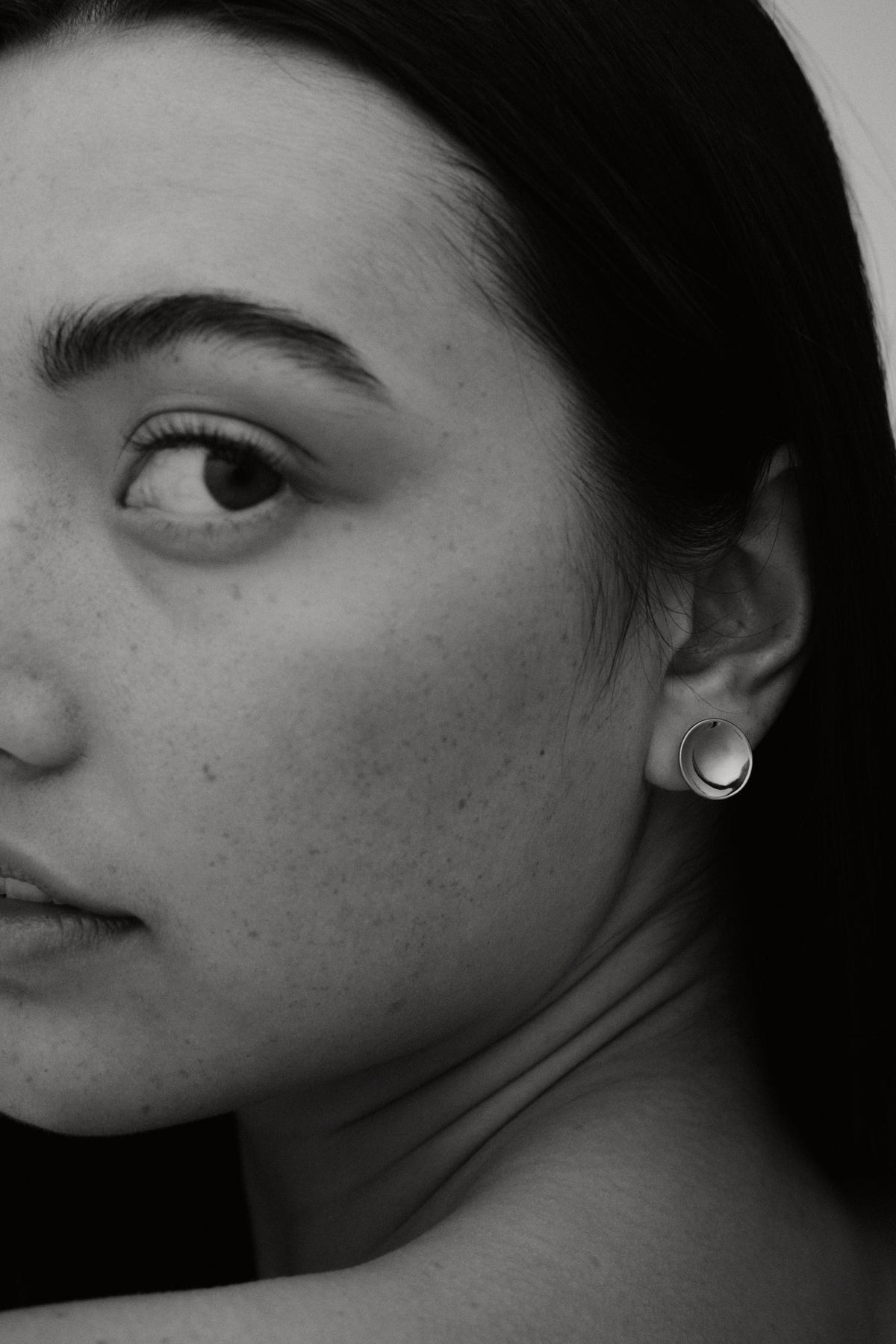 Consero Incurve Stud Earring. Small. Silver