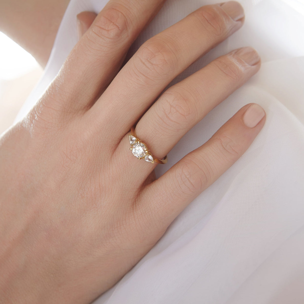 The Reine Diamond Trilogy Ring. 18k Yellow Gold
